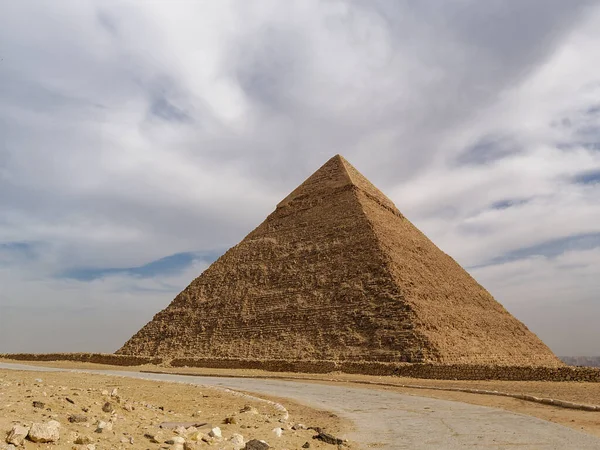 西部撒哈拉沙漠中的巨大的吉萨金字塔 — 图库照片