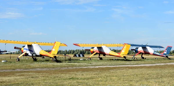 Los Aviones Estacionados Fondo Del Cielo — Foto de Stock