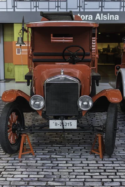Παλιό Ρετρό Αυτοκίνητο Αντίκα Στο Παρασκήνιο Κοντά — Φωτογραφία Αρχείου