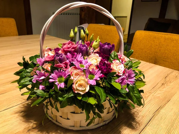 Bouquet Flowers Basket — Stock Photo, Image