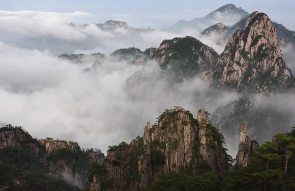 Hermoso Paisaje Las Montañas Por Mañana — Foto de Stock