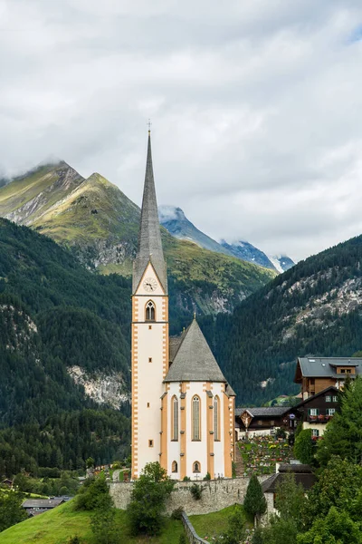 Güzel Kilise Binasının Manzarası Stok Fotoğraf