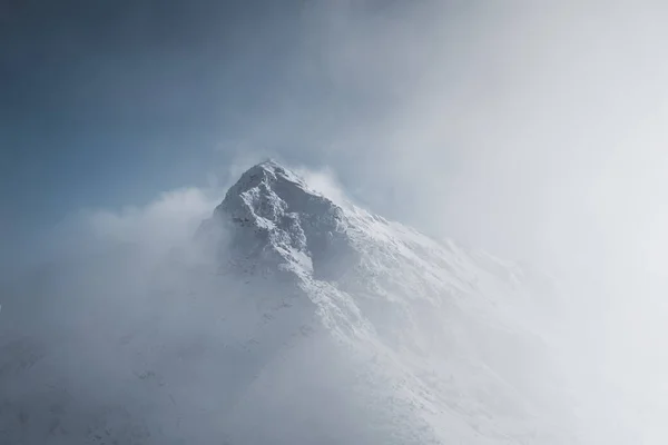 Paisaje Montaña Con Nieve Nubes —  Fotos de Stock