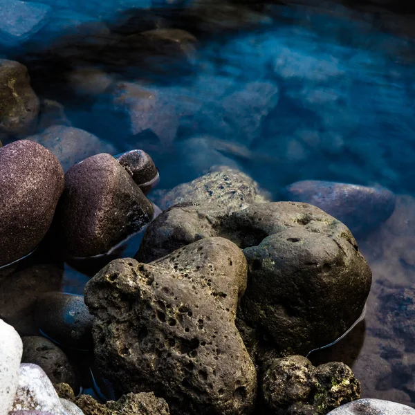 Bela Água Mar Com Pedras Rochas — Fotografia de Stock