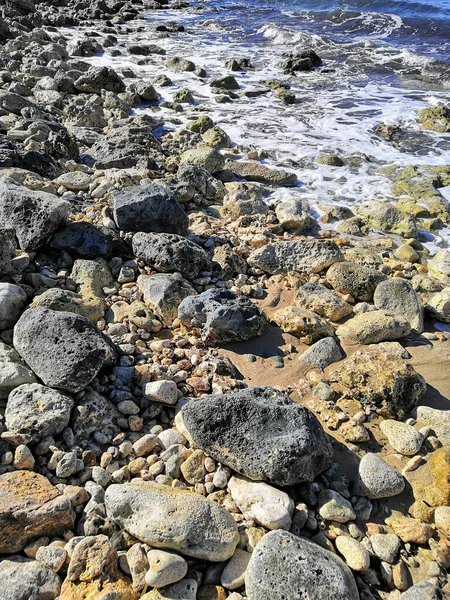 伊斯拉尔州北部的地中海的岩石海岸 — 图库照片