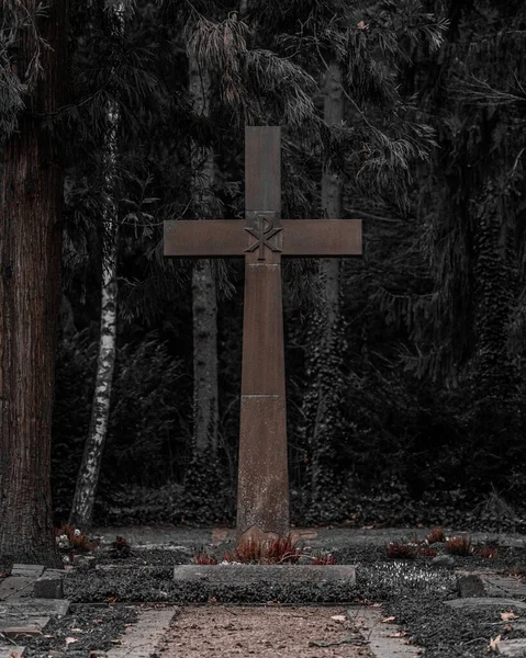 Croce Terra Nel Cimitero — Foto Stock