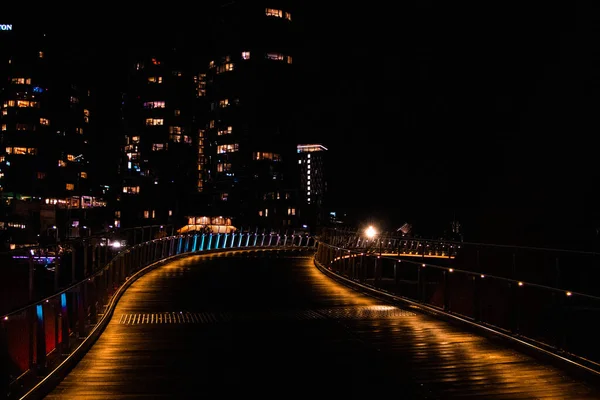 伊斯拉尔州人口最多的首府的夜景 — 图库照片