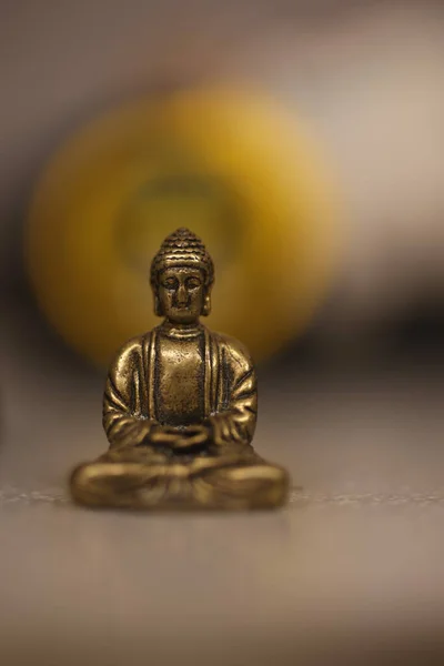 Primer Plano Una Estatua Buda Dorada — Foto de Stock