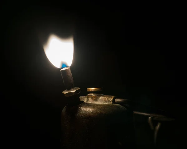 Bougie Allumée Dans Verre Sur Fond Noir — Photo