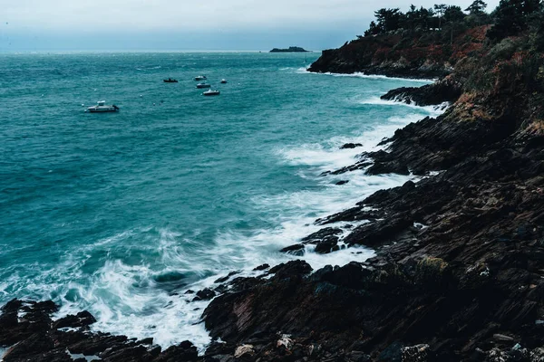 令人惊叹的大海岩石海岸景观 — 图库照片