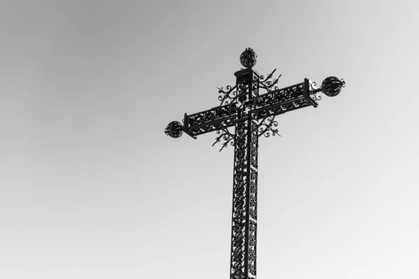 Старий Дерев Яний Хрест Фоні Неба — стокове фото