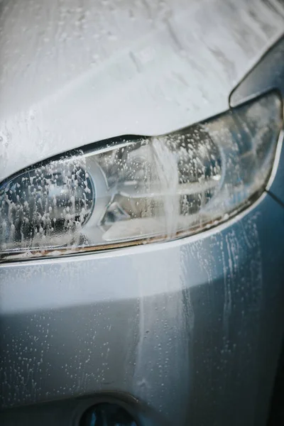 雨の中で洗車 — ストック写真