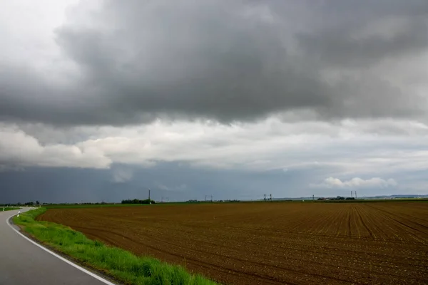 Stormwolken Boven Een Veld — Stockfoto