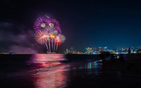 Fuegos Artificiales Sobre Mar Sobre Fondo Naturaleza —  Fotos de Stock