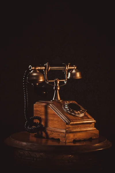 Vintage Telefon Fekete Háttérrel — Stock Fotó