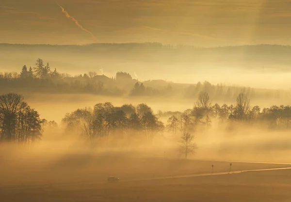 Mattina Nebbiosa Montagna — Foto Stock