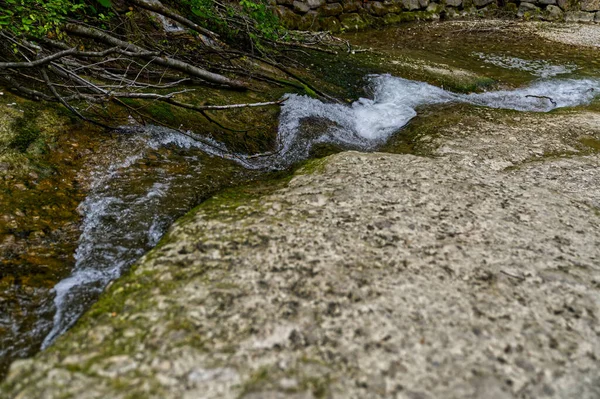 Belle Cascade Dans Forêt — Photo