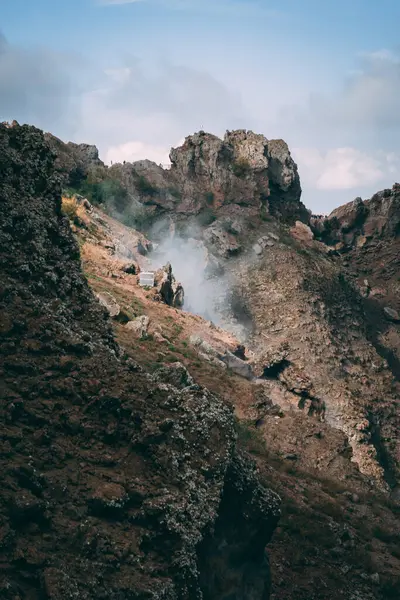 Wunderschöne Landschaft Mit Wasserfall Den Bergen — Stockfoto