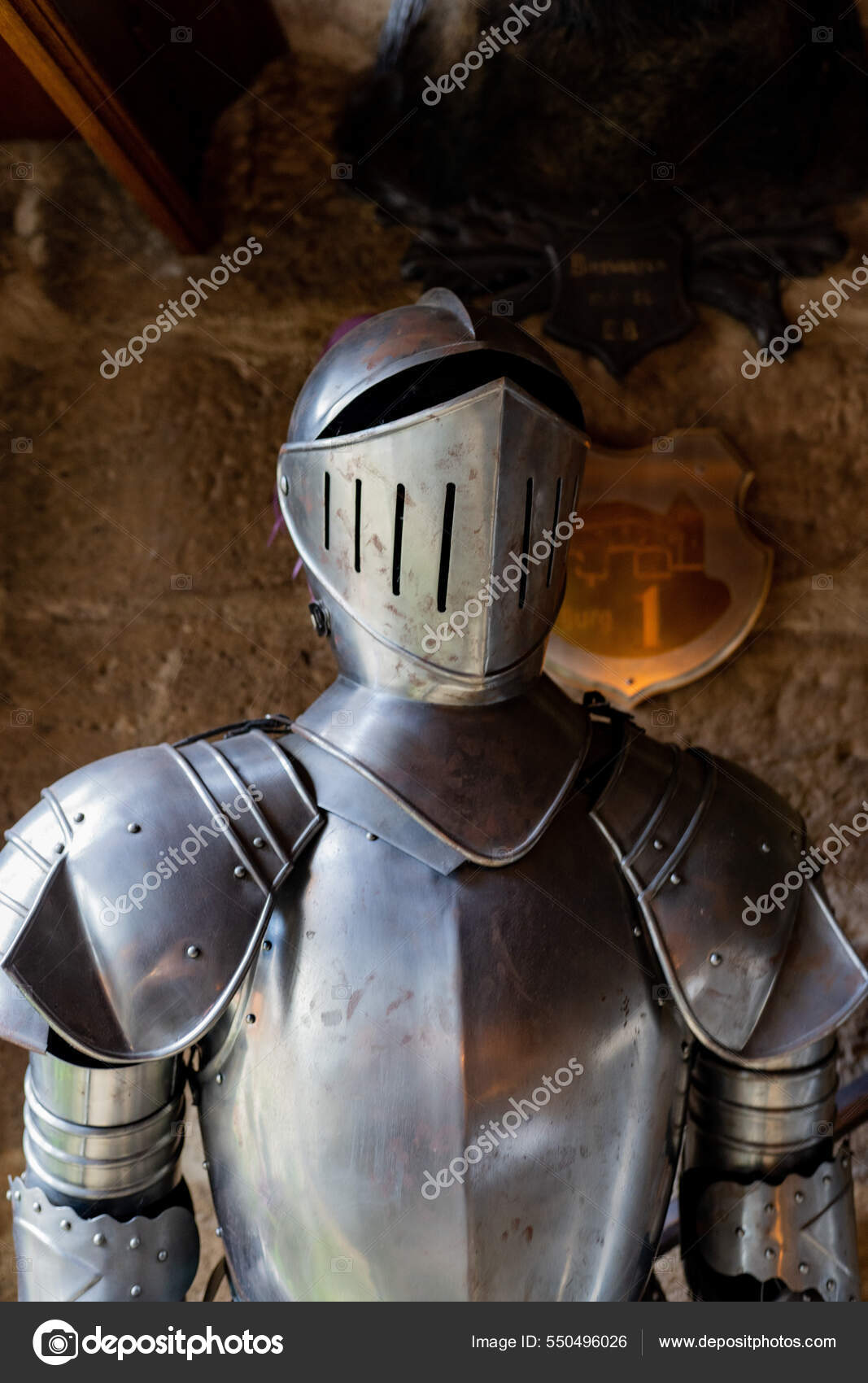 Armure Chevalier Médiévale Métal image libre de droit par Wirestock ©  #550496026