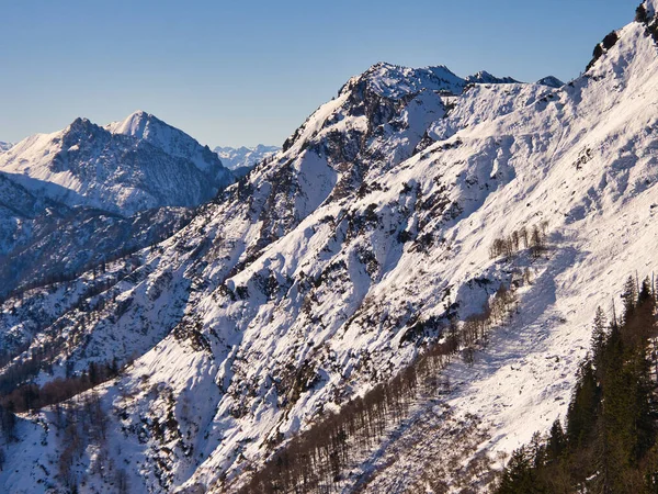 Vackert Bergslandskap Med Snö Och Berg — Stockfoto