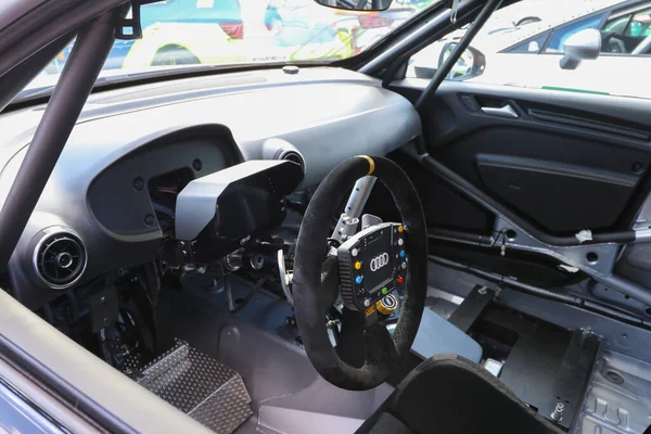 Interior Carro Com Dispositivos Modernos — Fotografia de Stock