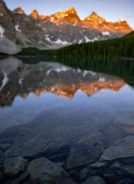 Bela Paisagem Com Lago Montanhas — Fotografia de Stock