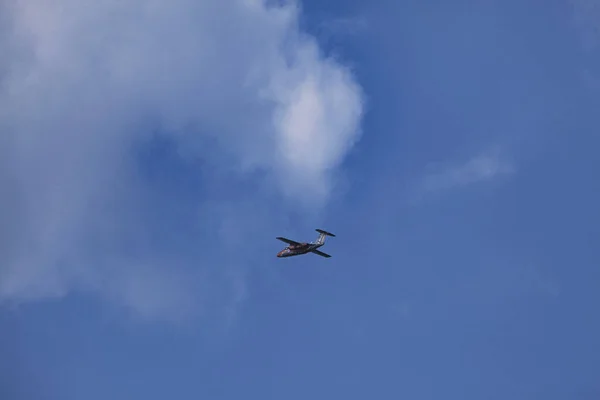 Αεροσκάφη Που Πετούν Στον Ουρανό — Φωτογραφία Αρχείου