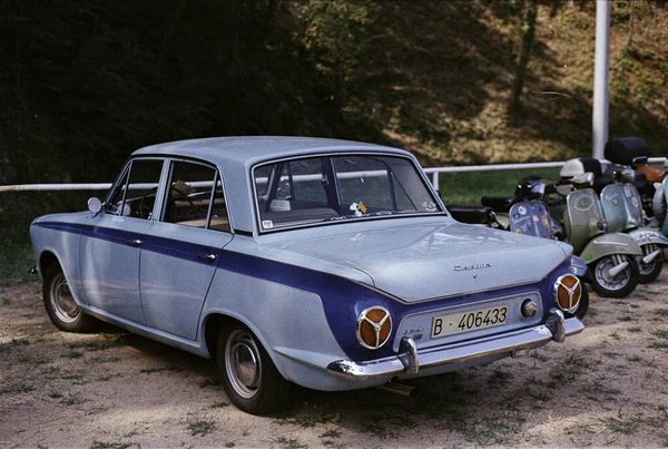 Old Vintage Car Retro Style — Stock Photo, Image