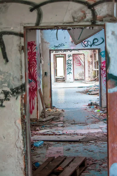 Antigua Casa Abandonada Ciudad —  Fotos de Stock