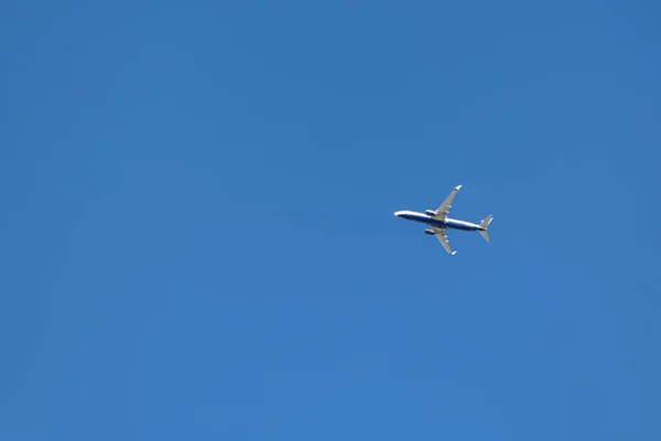 Avião Voando Céu — Fotografia de Stock