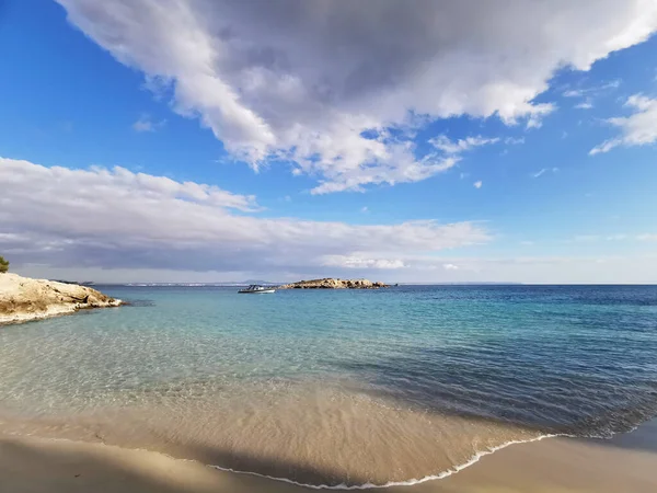 Hermosa Playa Con Cielo Azul — Foto de Stock