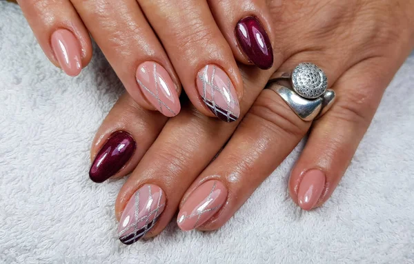 Bella Manicure Con Una Texture Elegante — Foto Stock