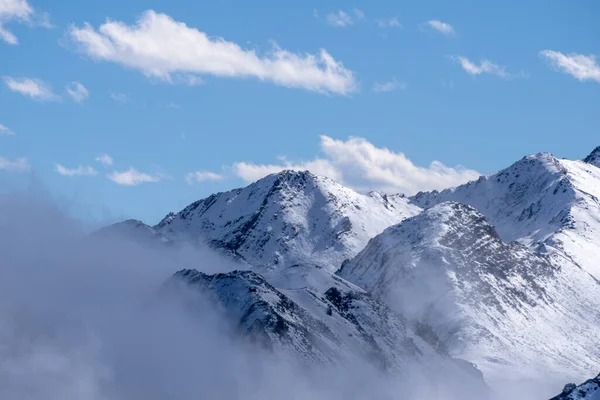 雪の美しい山の風景 — ストック写真