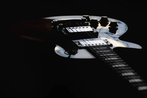 Guitarra Elétrica Fundo Preto — Fotografia de Stock