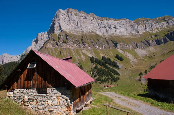 Hermoso Paisaje Con Pequeño Pueblo —  Fotos de Stock