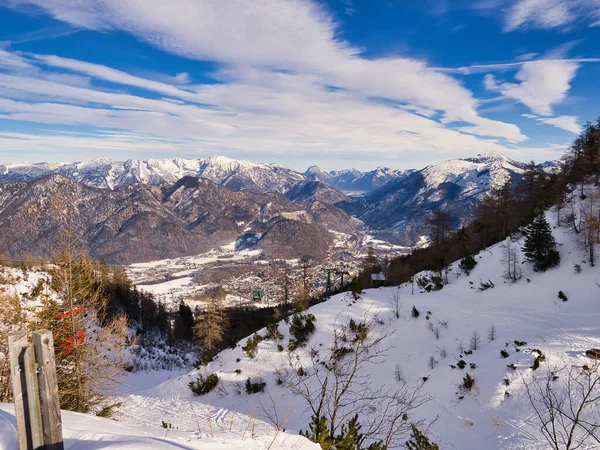 Bela Paisagem Inverno Com Montanhas Cobertas Neve — Fotografia de Stock