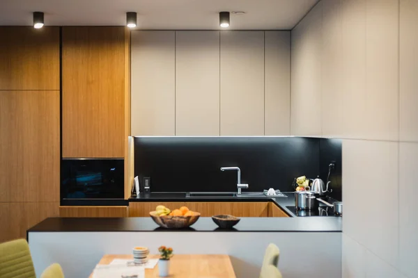 Interior Cozinha Moderna Com Mesa Cadeiras — Fotografia de Stock