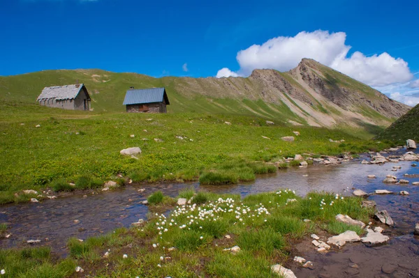 Prachtig Landschap Met Een Riviertje Bergen — Stockfoto
