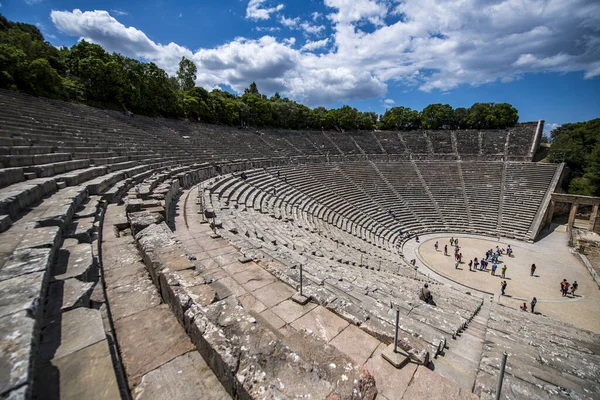 Ősi Amfiteátrum Romjai Nyáron — Stock Fotó