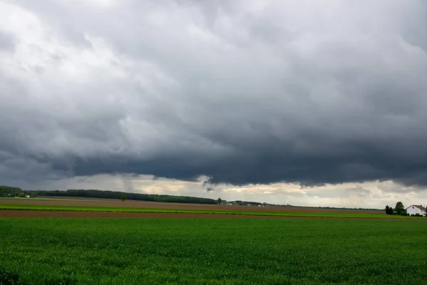 Nuvens Tempestade Sobre Campo — Fotografia de Stock