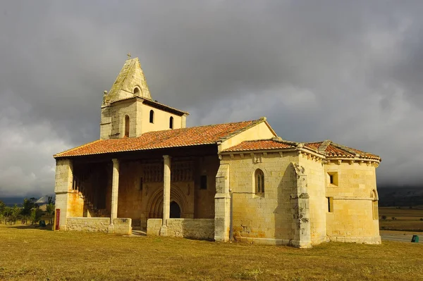 Vecchia Chiesa Nel Villaggio — Foto Stock