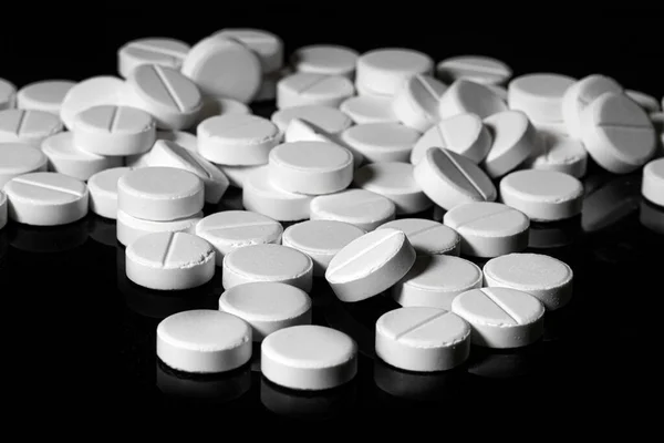 Белые Черные Таблетки Темном Фоне — стоковое фото