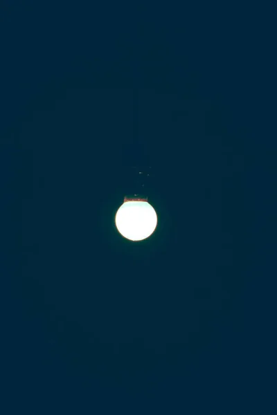 Kuu Yötaivaalla — kuvapankkivalokuva