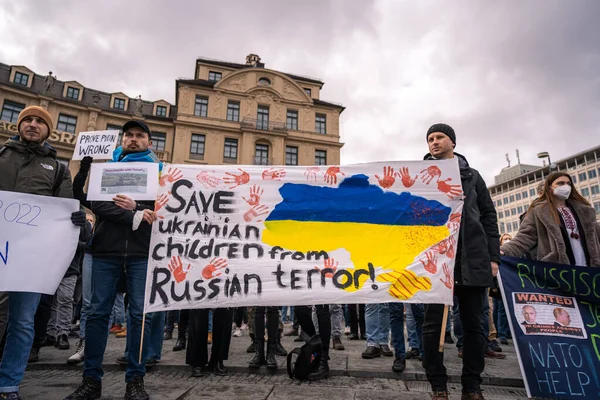 Φεβρουάριος 2022 Stand Ukraine Διαδήλωση Ενάντια Στον Πόλεμο Στην Ουκρανία — Φωτογραφία Αρχείου