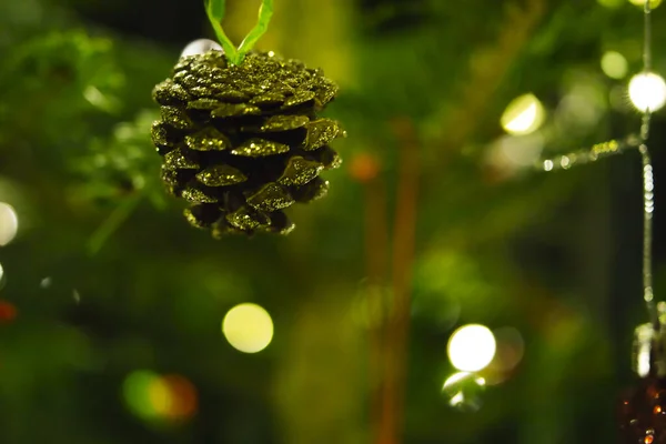 Weihnachtsbaum Auf Verschwommenem Hintergrund — Stockfoto