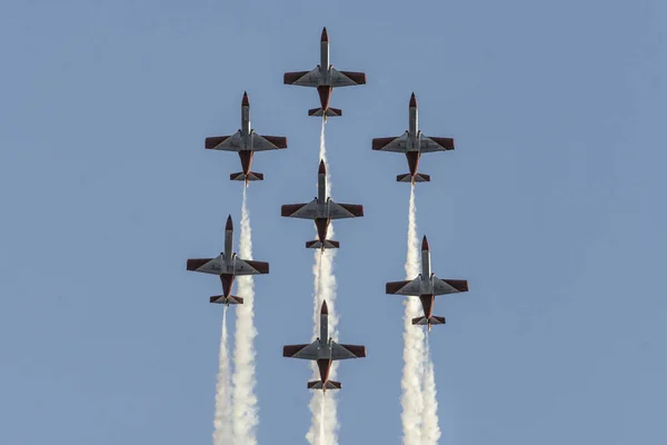 Στρατιωτικά Μαχητικά Αεροσκάφη Που Πετούν Στον Ουρανό — Φωτογραφία Αρχείου