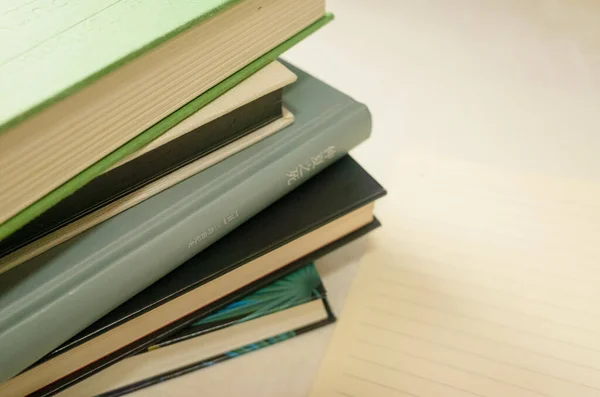 Stapel Boeken Houten Tafel — Stockfoto