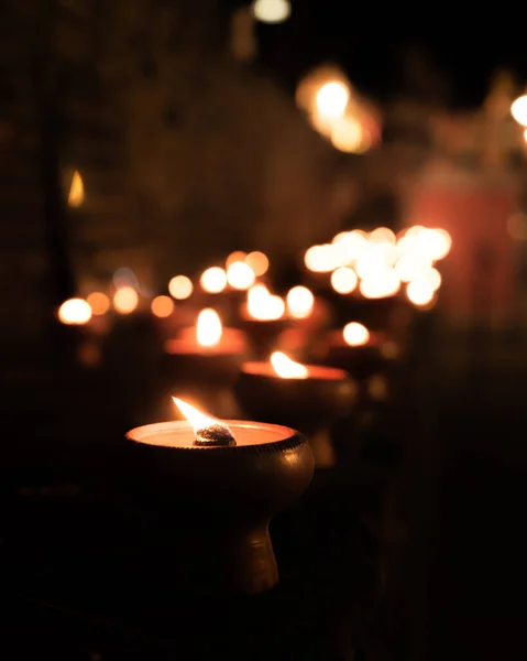 Αναμμένα Κεριά Στην Εκκλησία — Φωτογραφία Αρχείου