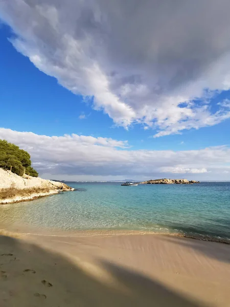 Hermosa Playa Con Cielo Azul — Foto de Stock