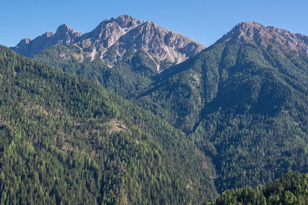 Increíble Paisaje Montaña Con Árboles Verdes —  Fotos de Stock